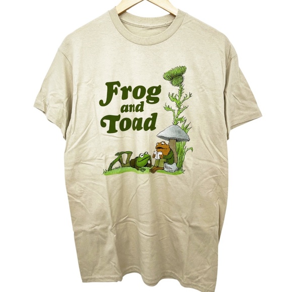 NWOT Frog and Toad Reading a Book Under a Mushroom T-Shirt Medium - Picture 1 of 6